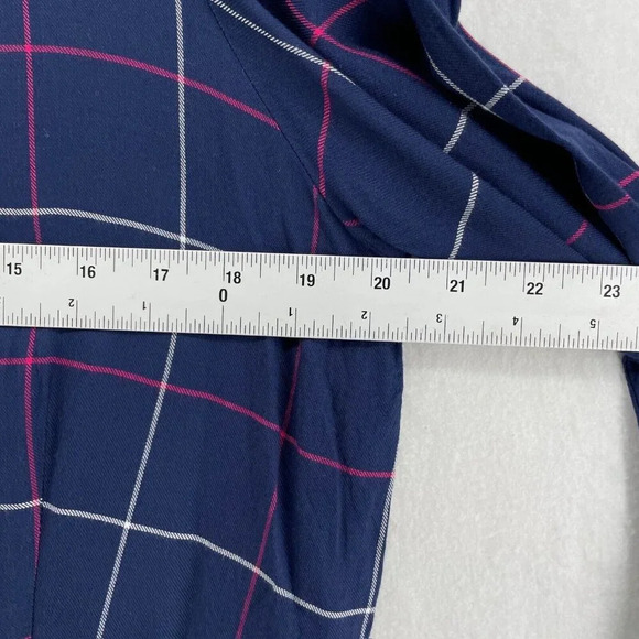 Izod Shirt Women's Sz L Blue Button-Up Windowpane Collared Regular Lightweight - Picture 3 of 12